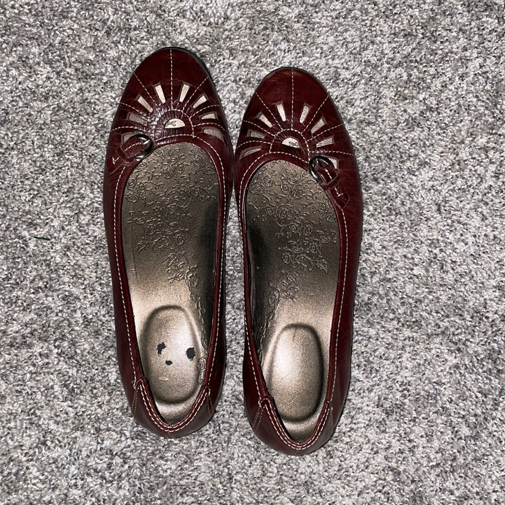 Size 7 hush puppies